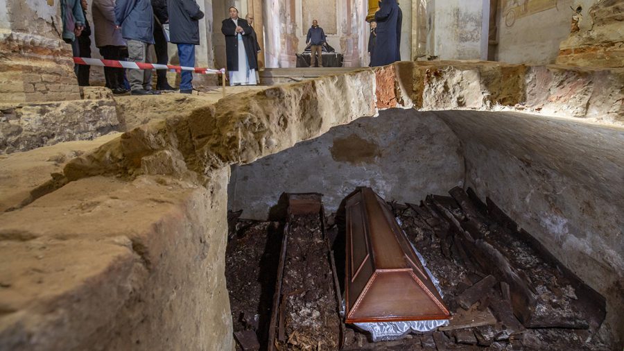 Mittelalterliche Grabkammer in einer Kirche im Komitat Zala entdeckt