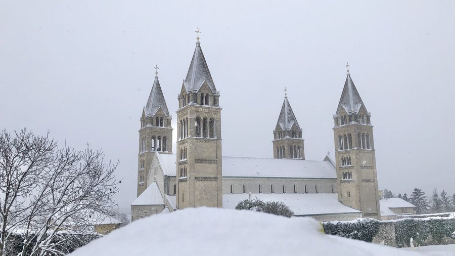 Schnee nach frühsommerlicher Wärme im März in Pécs