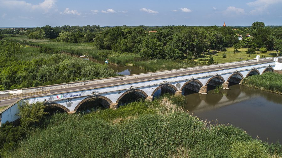 Die Neunbogenbrücke in Hortobágy - ein Welterbe, ein einzigartiges Wunder Ungarns
