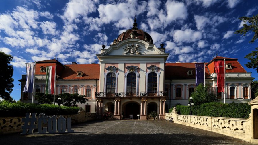 Werfen wir einen Blick hinter die historischen Mauern des Grassalkovich-Schlosses in Gödöllő!