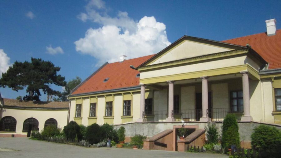 Das Bezerédj-Esterházy Schloss in Győr wird für etwa 150 Millionen Forint renoviert