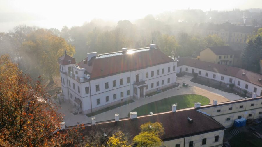 So sieht der Salon der Gräfin des Schlosses Esterházy in Tata aus