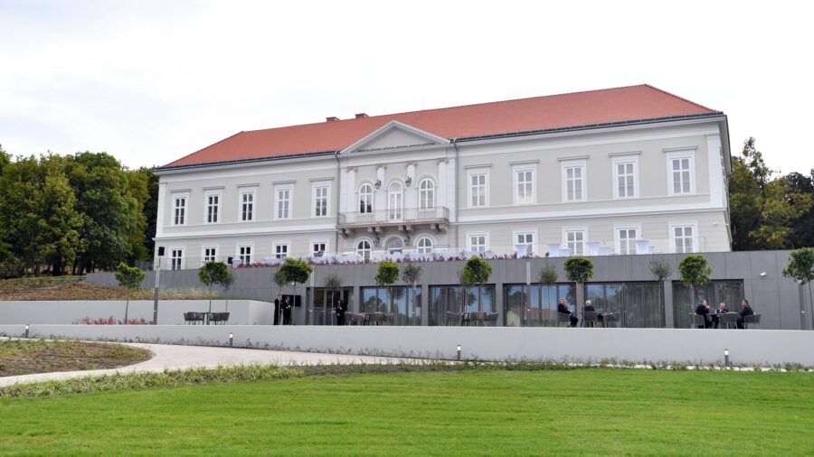 Das Jagdschloss von Bodajk sowie das Ausstellungs- und Erlebniszentrum wurden übergeben