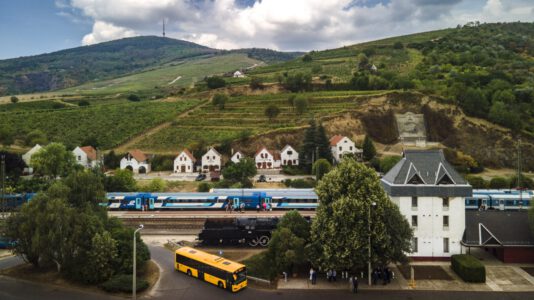 Entdecken Sie die Weinregion Tokaj mit neuen Anschlussverbindungen zu den Zügen!