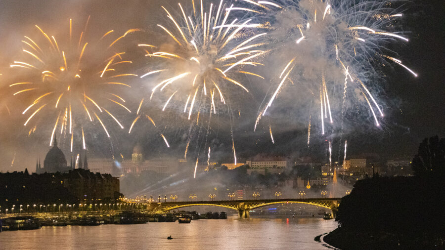 Feuerwerke und festliche Veranstaltungen in ganz Ungarn am 20. August 2023