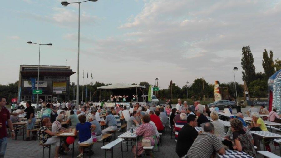 Wochenende der Ungarndeutschen Musik und Bierfestival Villány