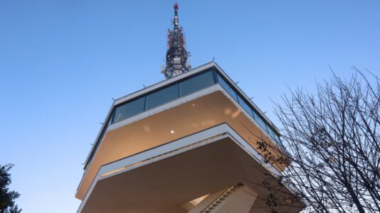 Der 60 Jahre alte Aussichtsturm Avasi, das Wahrzeichen von Miskolc, wurde renoviert