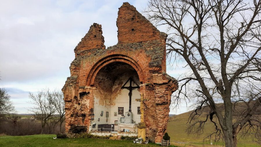 Kirchenruine Máriaszéplak - Ein Denkmal des Glaubens und der Geschichte