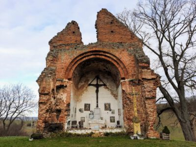 Kirchenruine Máriaszéplak – Ein Denkmal des Glaubens und der Geschichte