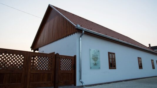 Regionales Holocaust-Gedenkzentrum, Dabas