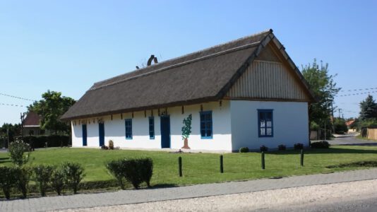 Heimatmuseum und Strudelhaus Sári, Dabas