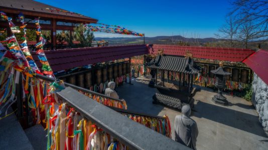 Der buddhistische Schrein von Garáb: eine spirituelle Oase in den Hügeln des Cserhát